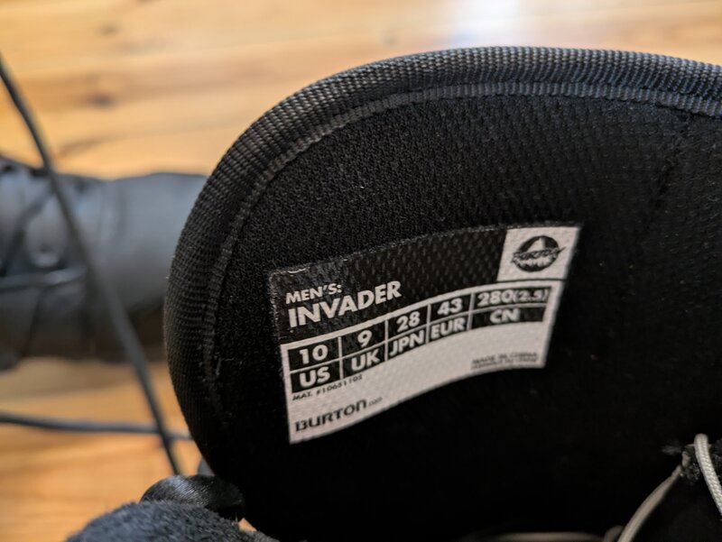 Vand buti (boots) Burton model Invader folositi putin nr 43 pentru snowboar