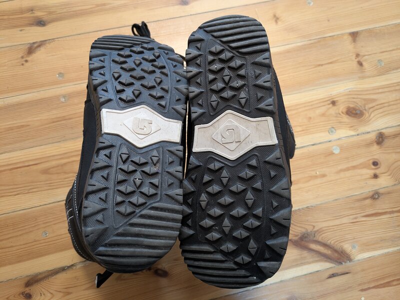 Vand buti (boots) Burton model Invader folositi putin nr 43 pentru snowboar